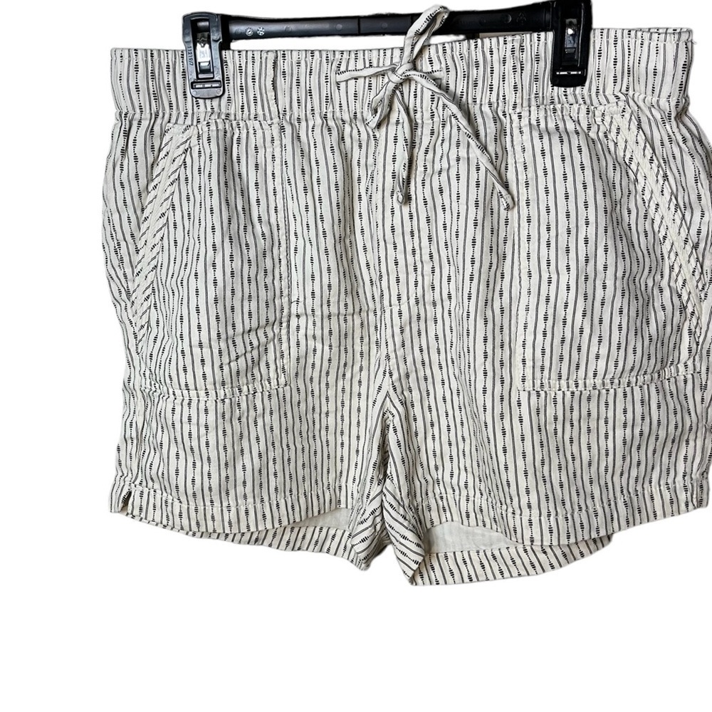 Old Navy Women’s Striped Design Shorts